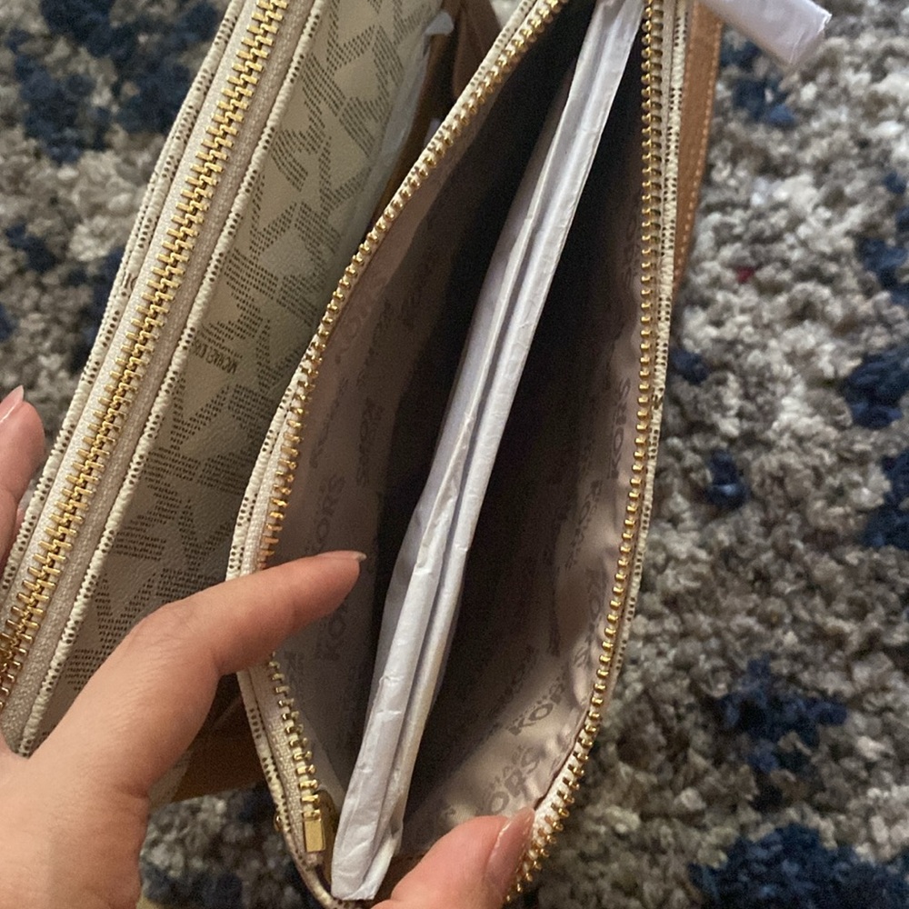 Micheal kors white/vanilla crossbody bag - Picture 6 of 9